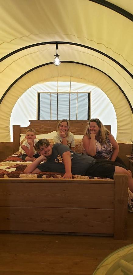 Smoky Hollow Outdoor Resort Covered Wagon Sevierville Esterno foto